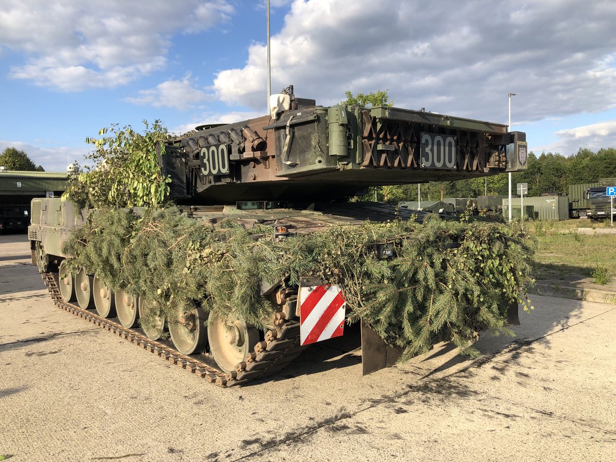 PzBtl393's tweet image. Vollgas nach dem Urlaub .... der #DEUGefVbdVJTF im #Schießübungszentrum .... weiter geht die fordernde Ausbildung mit dem #Leopard2A7V und dem #PumaVJTF 👍🔝🇩🇪