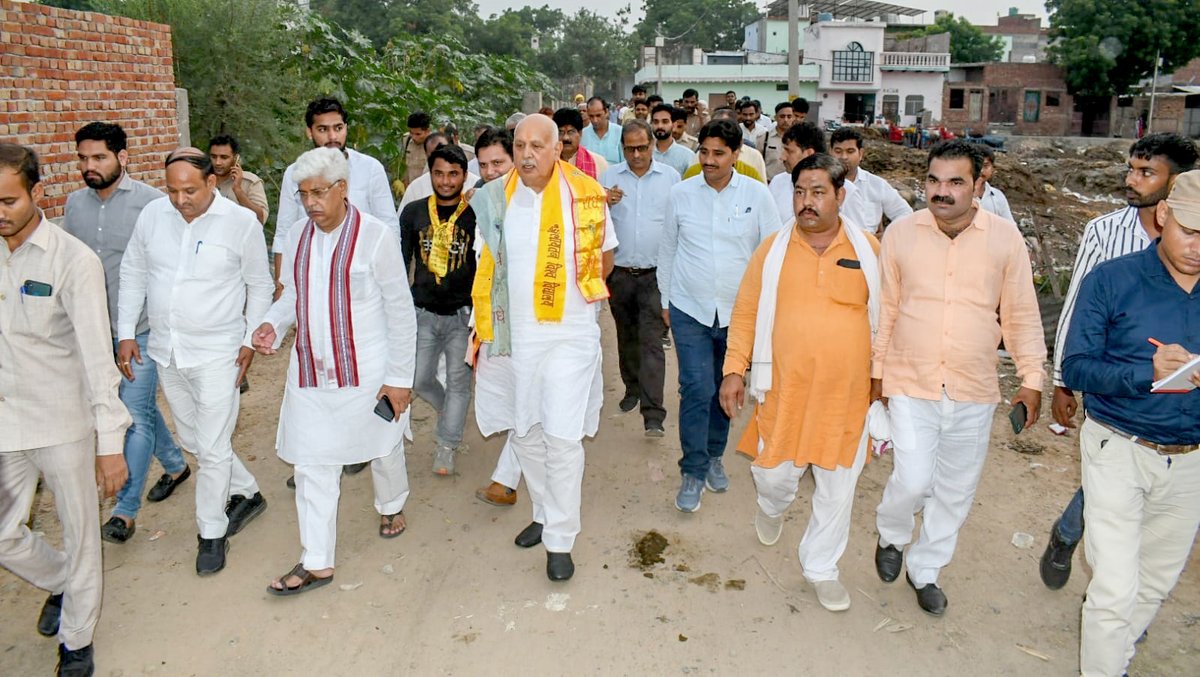 आज जनपद अलीगढ़ में नगर पंचायत इगलास की असावर बस्ती के भ्रमण के दौरान  बस्तीवासियों से क्षेत्र में नियमित विद्युत, जलापूर्ति व्यवस्था एवं राशन वितरण की बारे में जानकारी प्राप्त किया...!!!

@Narendramodi @bjp4india @jpnadda @amitshah <a href="/myogiadityanath/">Yogi Adityanath</a> @bjp4up