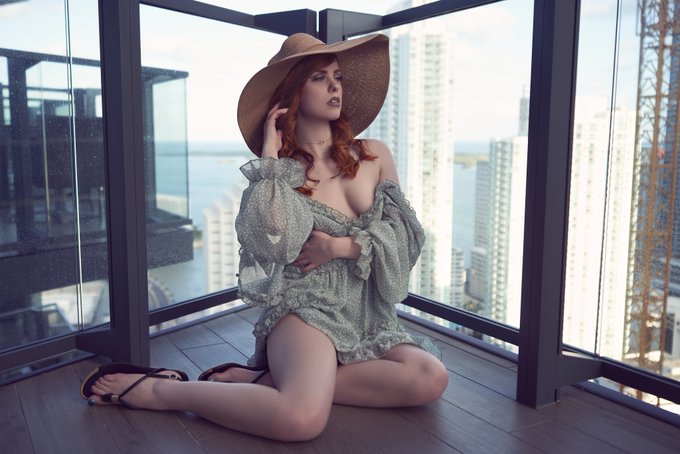 👒🏙🎞  #miamibrickell #sunhatgirl #SunDress #redhead #fridaymorning #eastmiami #travelingmodel #freelanceartist<a href="/tag/miamibrickell"class="tags">#miamibrickell</a><a href="/tag/sunhatgirl"class="tags">#sunhatgirl</a><a href="/tag/sundress"class="tags">#SunDress</a><a href="/tag/redhead"class="tags">#redhead</a><a href="/tag/playboymodel"class="tags"><span>#playboymodel</span></a><a href="/tag/travelingmodel"class="tags"><span>#travelingmodel</span></a><a href="/tag/fridaymorning"class="tags"><span>#fridaymorning</span></a><a href="/tag/freelanceartist"class="tags"><span>#freelanceartist</span></a>