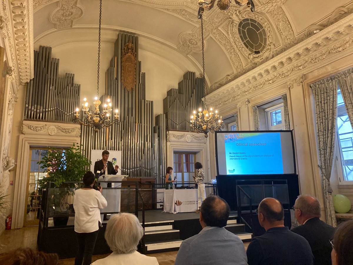r_naturellement's tweet photo. Accueil d'étudiants, ce soir à l'Hôtel de Ville, par @OudinDimitri_51 et @MTaggae
Le Master Erasmus Mundus Bioceb rassemble 4 universités, dont l'@universitereims, autour de l'ingénierie chimique et la bioéconomie. Nous souhaitons le meilleur avenir aux néodiplômés. https://t.co/I3IDWPoMdC