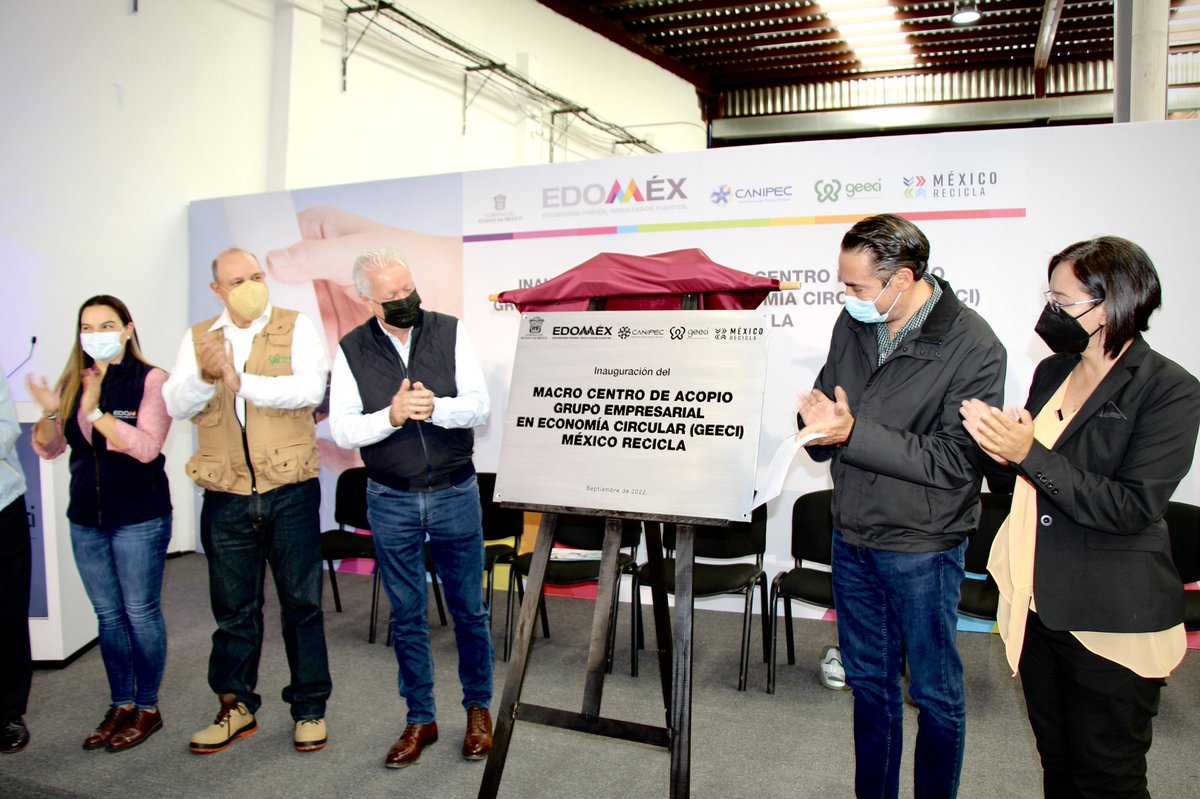 pabloperaltag's tweet photo. ♻️ | En compañía del Secretario @JorgeRescala, asistí a la Inauguración del Macro Centro de Acopio de @geeci_mx y @gmexicorecicla en #Ecatepec. Con este proyecto se busca promover un plan de manejo especializado de residuos y minimizar el impacto de plásticos. @alfredodelmazo https://t.co/7h86ERH3N1