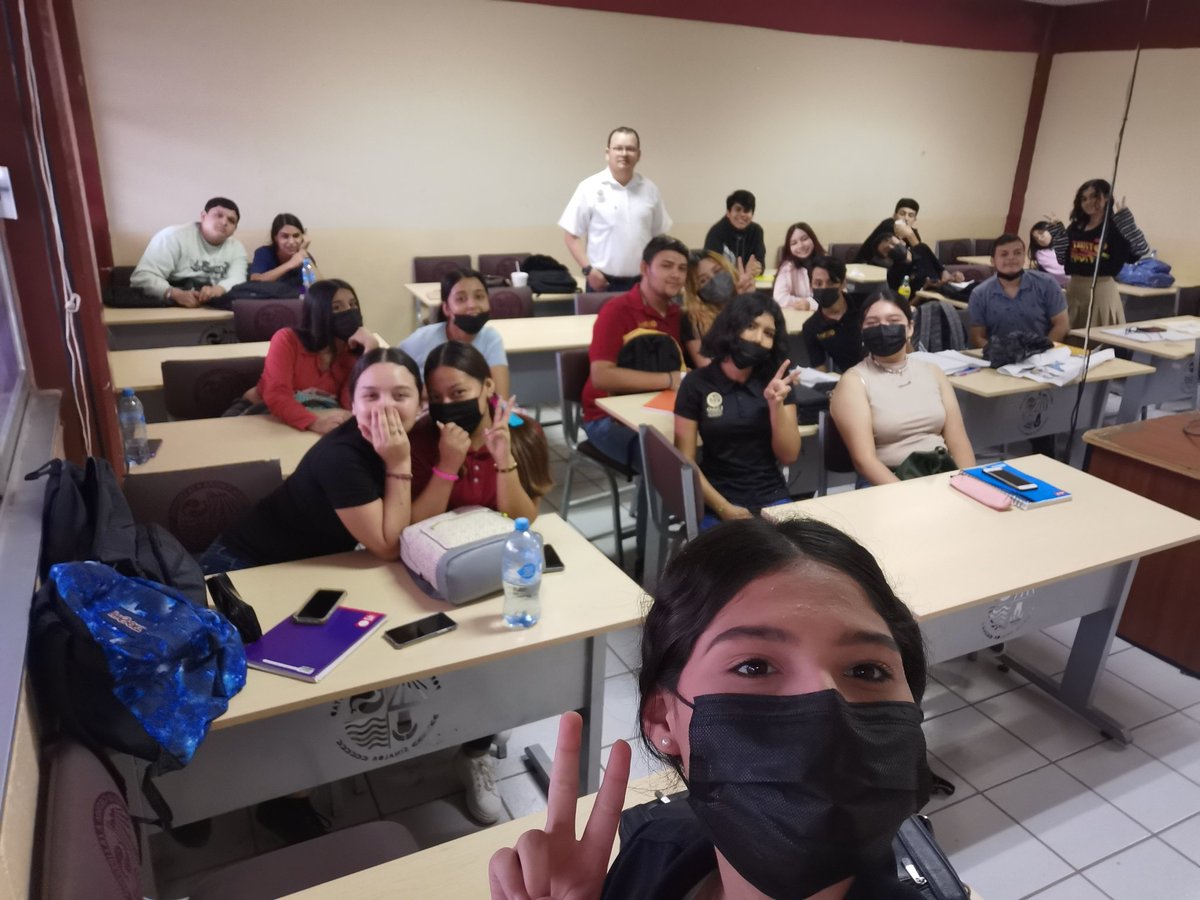 palafoxgml's tweet photo. Desde las aulas de la @UADEOoficial Guamúchil con los linces de #Comunicación.
#FelizViernesATodos #SoyLince https://t.co/FjlRlLVvMu
