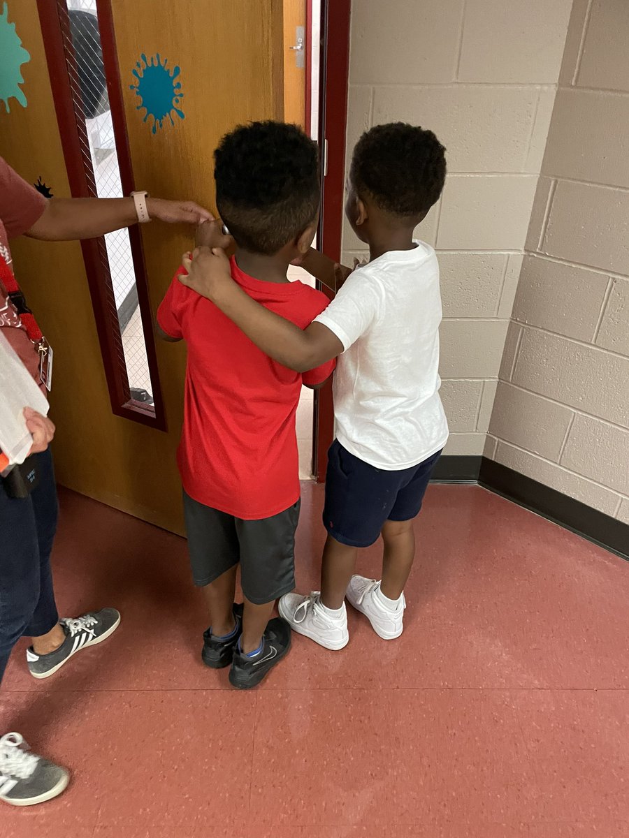 DrRomanchuk_MRE's tweet photo. Celebrating my kindergarten friend, Kevin! He got to call home to share that he earned a fish for being an AMAZING friend. #mrestrong @ZumMidRivers https://t.co/mQdvpCGOTC