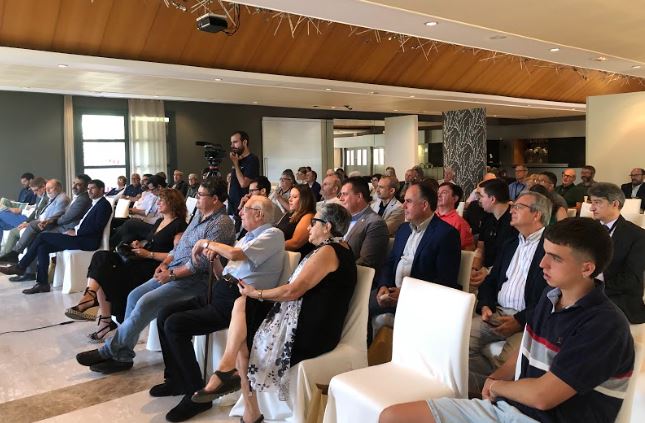 VeuAnoia's tweet photo. 🎊La Veu de l'Anoia celebra els seus 40 anys👉https://t.co/tiujRHMFcP

Un esdeveniment molt important que ha comptat amb la presència d'entitats, socis, col·laboradors, institucions, amics i molt més. GRÀCIES🧡

#vuanoia #40anys #igualada #latevaveu https://t.co/ax9xBh71vh