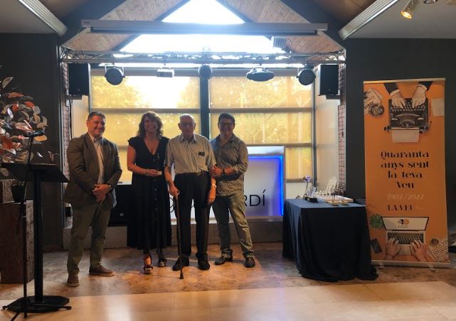 VeuAnoia's tweet photo. 🎊La Veu de l'Anoia celebra els seus 40 anys👉https://t.co/tiujRHMFcP

Un esdeveniment molt important que ha comptat amb la presència d'entitats, socis, col·laboradors, institucions, amics i molt més. GRÀCIES🧡

#vuanoia #40anys #igualada #latevaveu https://t.co/ax9xBh71vh