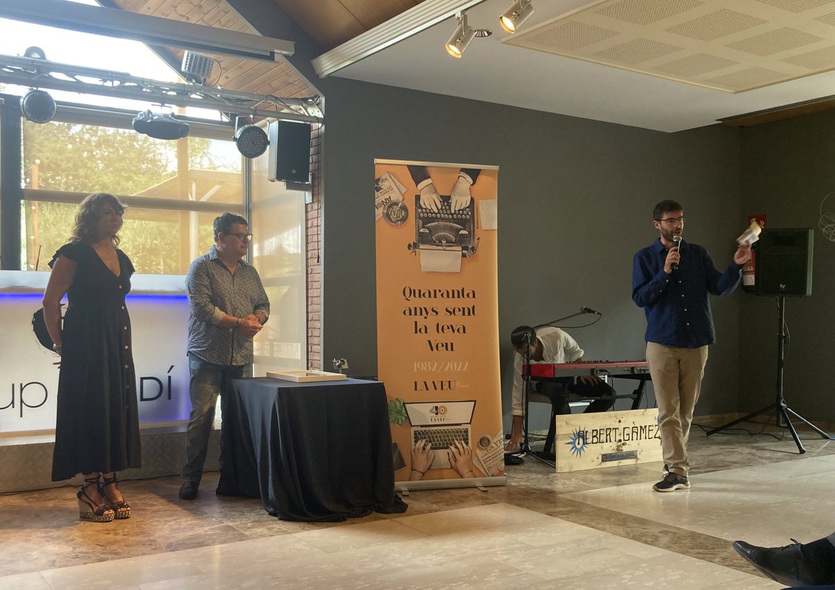 VeuAnoia's tweet photo. 🎊La Veu de l'Anoia celebra els seus 40 anys👉https://t.co/tiujRHMFcP

Un esdeveniment molt important que ha comptat amb la presència d'entitats, socis, col·laboradors, institucions, amics i molt més. GRÀCIES🧡

#vuanoia #40anys #igualada #latevaveu https://t.co/ax9xBh71vh