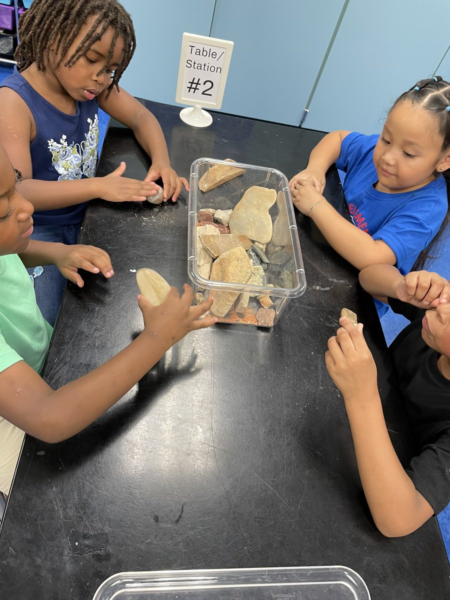 TaylorLakin1's tweet image. Science lab with Ms. Kindgon’s class today to review physical properties.🥼❤️ #kindermagic @trisqit @KaiserKISD @KleinISD