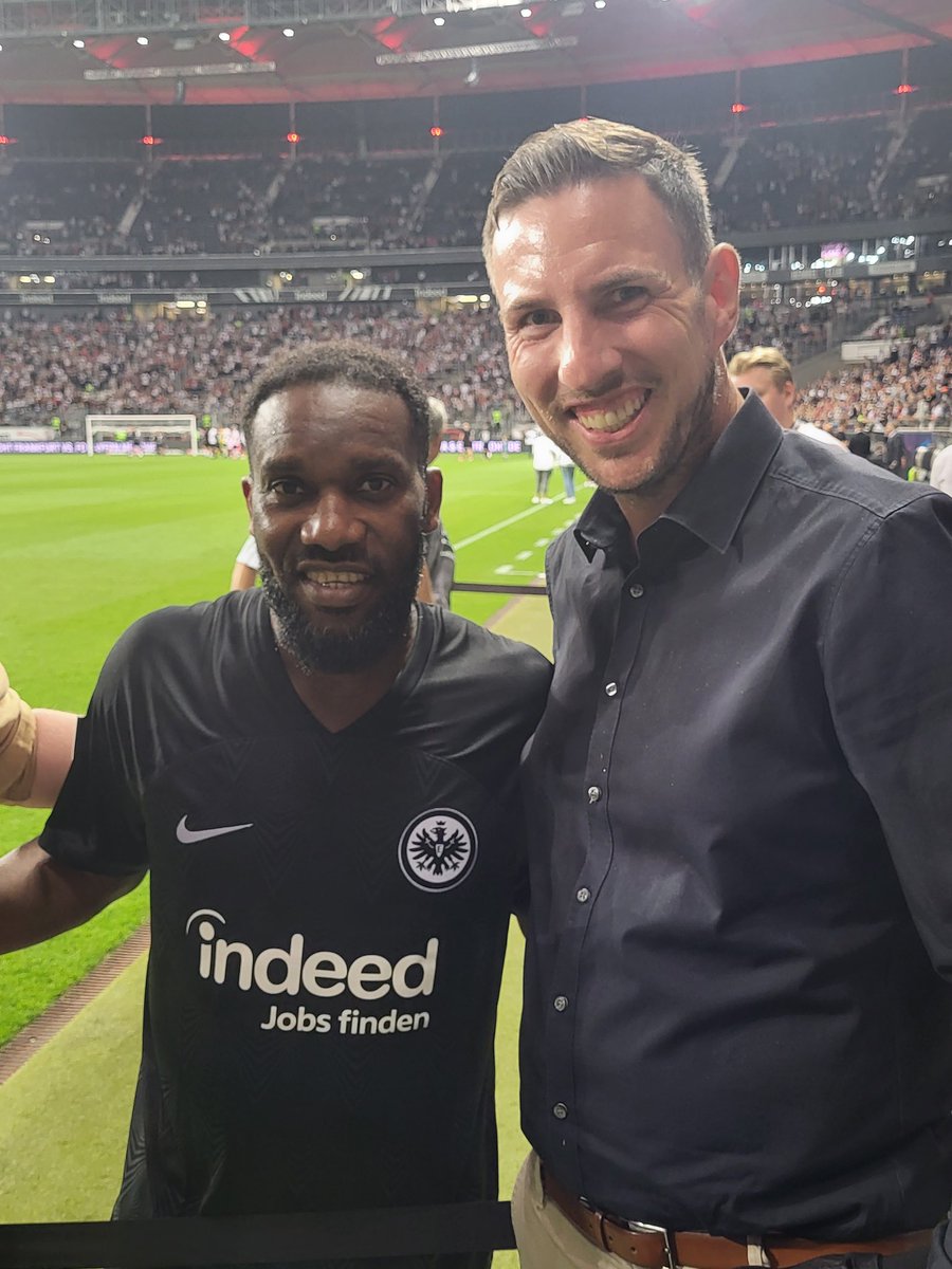 CMoffiziell's tweet photo. Das war schon Gänsehaut am Mittwoch... Jay Jay Okocha... #Legende #SGE #AM14FG #Eintracht https://t.co/o5mzsJNqjg
