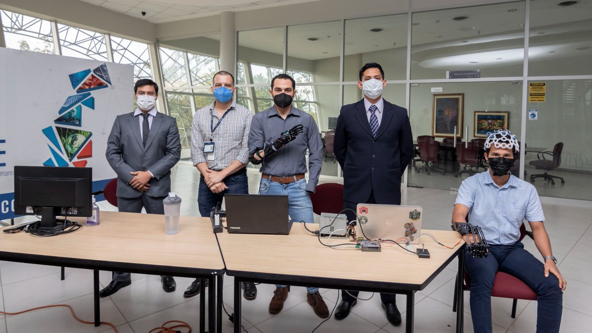 vasanza's tweet image. 🌟Investigación aplicada que mejora la calidad de vida de las personas,➡️ Interfaz Humano Computador #HCI basado en señales musculares 💪 y cerebrales 🧠 para equipos de asistencia 🦾#ADNESPOL #SOMOSESPOL #ESPOL @espol @espol_fiec @GloriaGallardoZ @CynthiaViteri6 @LassoGuillermo