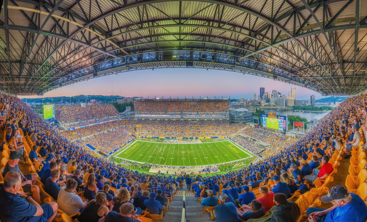 DaveDiCello's tweet photo. One of the images I was most excited to capture last night was a panorama from the top of the stadium, with the players on the field and #Pittsburgh in the distance both visible. I actually shot two; one from the endzone and one from the 50 yard line, and both came out perfectly. https://t.co/EH1fAsKsYc