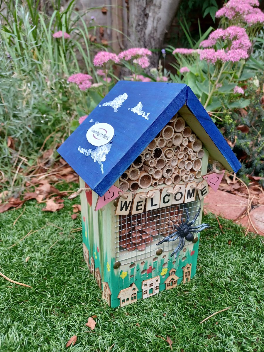 LearningtoWork's tweet photo. It's time to put ALL your feet up at the @LearningtoWork Bug Hotel! Now open for business... all bugs welcome! It's the place to bee! Come down and check out the buzz! #stebugslife #learningtonurture @SloughTE @SEGROplc https://t.co/jFrRU9wpJo