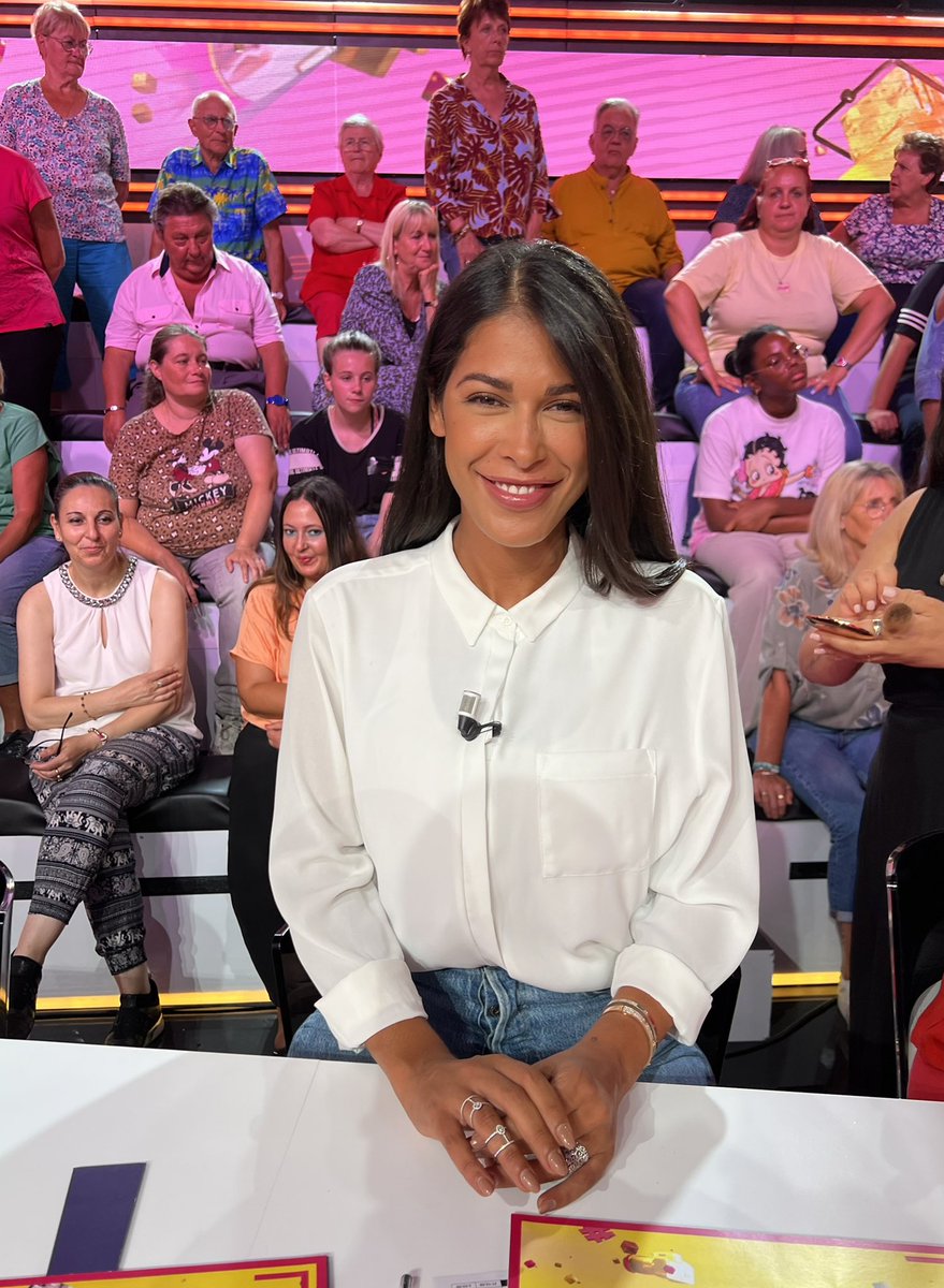 Rentrée des classes ! 🔜
Si heureuse de vous retrouver à l’écran pour de nouvelles aventures. Impatiente de vous lire. 
Merci à mes camarades pour cet accueil chaleureux. ♥️
RDV tous les samedis dès 19h10 sur <a href="/C8TV/">C8</a> 
#tpmppeople 
#tpmp