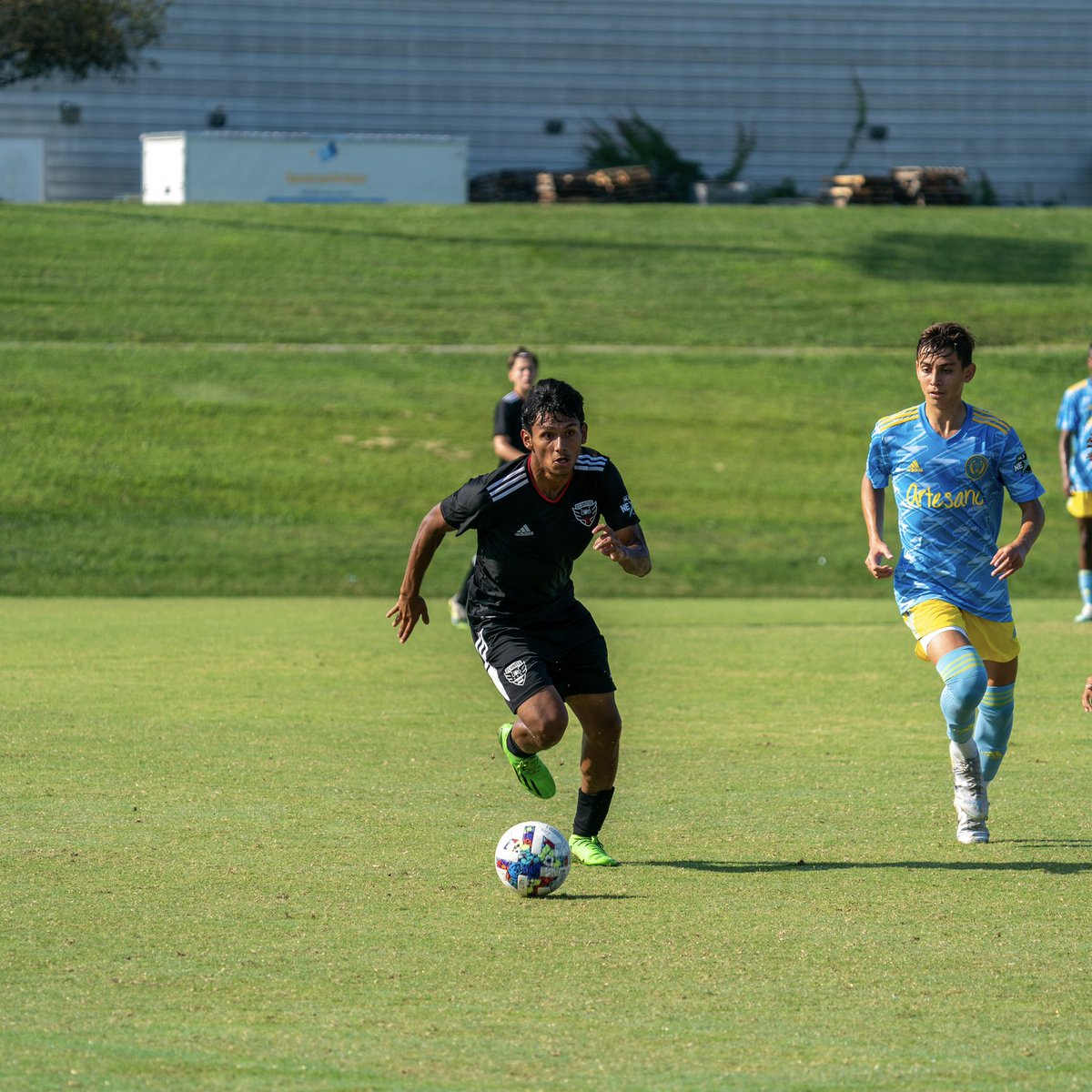 DCUyouth's tweet photo. 𝙋𝙧𝙚𝙥𝙖𝙧𝙖𝙣𝙙𝙤 𝙚𝙡 𝙧𝙚𝙩𝙤𝙧𝙣𝙤 💪 

A big shout-out to @mrmsoccer for hosting us at the #AugustCup preseason friendlies. 🤝

#MLSNext season opener 🔜

#AugustCup | #DCUYouth https://t.co/uxamcKErEG