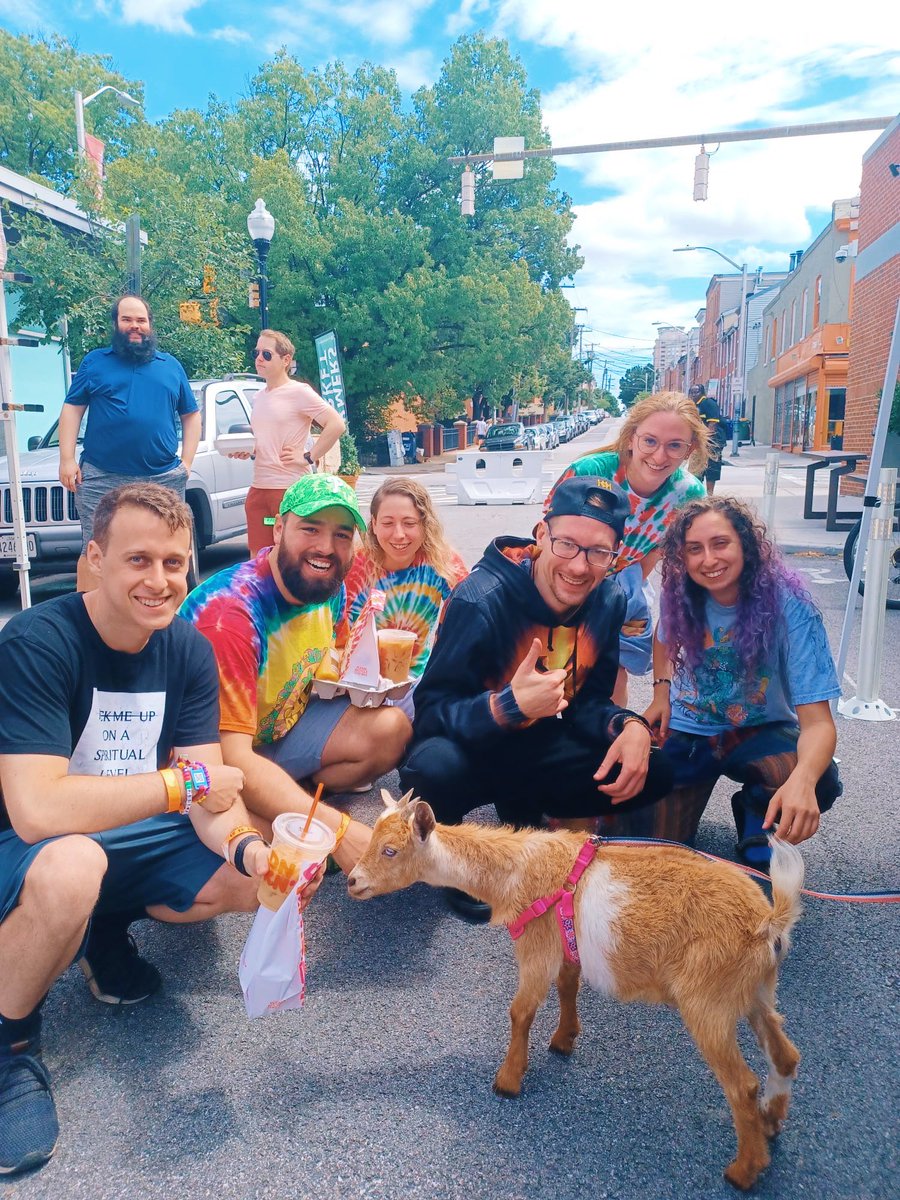 🐝 We’ll be back at <a href="/CrossStFarmMkt/">Cross Street Farmers Market</a> on Sunday, September 4th from 10am to 2pm! Great place to buy #FilbertStreetGarden #honey and honey products! 🍯🐐