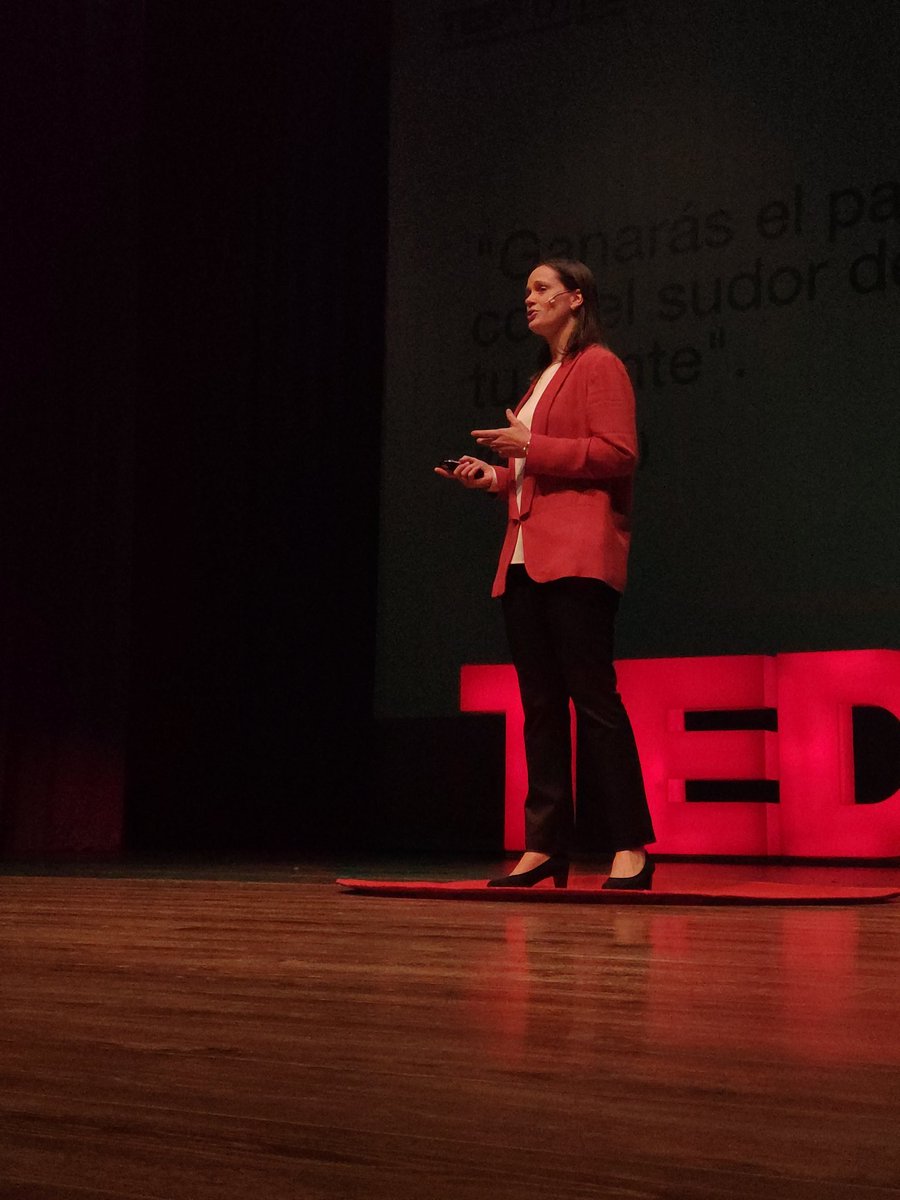 utpl's tweet photo. 👀 ¿No pudiste inscribirte? ¡No te preocupes! Sigue la tercera experiencia #TEDXUTPL en vivo: https://t.co/e46L3ojhx5 🤳
Descubre ideas y anécdotas que te motivarán. 🙌🏻
#Speakers #CharlasTED #Tendencias2022 #DecideSerMas #Loja #Ecuador @FEUTPL_EC https://t.co/X7YRNMlvY6