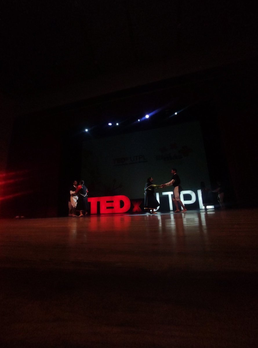 utpl's tweet photo. 👀 ¿No pudiste inscribirte? ¡No te preocupes! Sigue la tercera experiencia #TEDXUTPL en vivo: https://t.co/e46L3ojhx5 🤳
Descubre ideas y anécdotas que te motivarán. 🙌🏻
#Speakers #CharlasTED #Tendencias2022 #DecideSerMas #Loja #Ecuador @FEUTPL_EC https://t.co/X7YRNMlvY6
