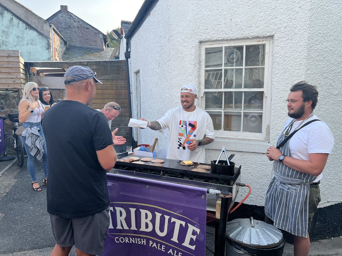 InnNewlyn's tweet photo. Nailed it !!! #somebleddyboy #chef 👩‍🍳@nowellsy15 @ExeterChiefs @patchharvey69 @BenBrooks_10 @JonnyBadcockPag @1_Dickie @TomHendrickson2 @penleelifeboat @RedruthRugby @MartinMurrish @samstrick22 @fanatical100 https://t.co/PL6ujnKK6s