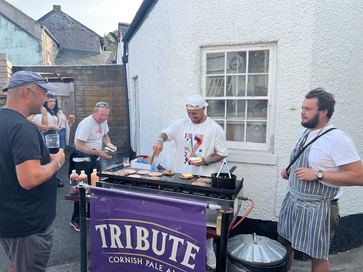 InnNewlyn's tweet photo. Nailed it !!! #somebleddyboy #chef 👩‍🍳@nowellsy15 @ExeterChiefs @patchharvey69 @BenBrooks_10 @JonnyBadcockPag @1_Dickie @TomHendrickson2 @penleelifeboat @RedruthRugby @MartinMurrish @samstrick22 @fanatical100 https://t.co/PL6ujnKK6s