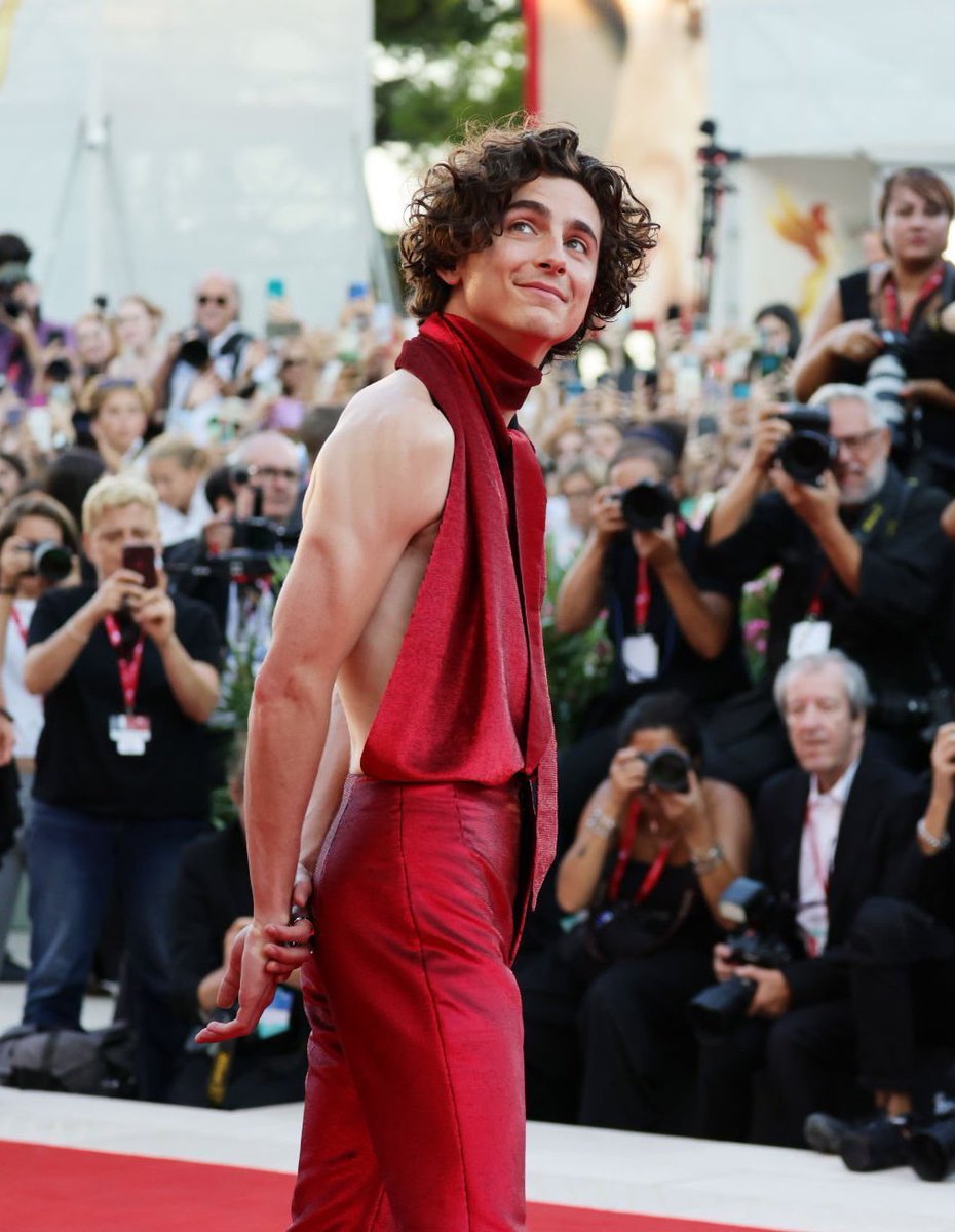 cmbynupdates's tweet photo. iconic #venezia79 https://t.co/XTCtKbf891