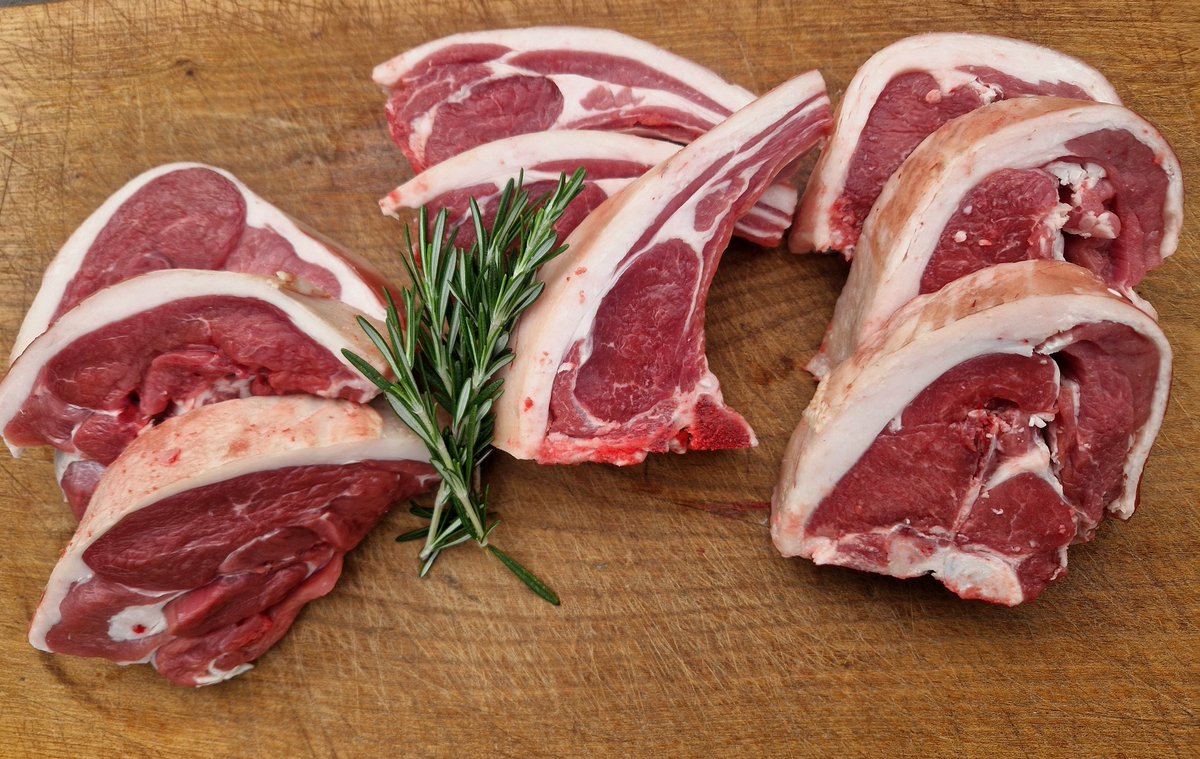 ❤️ 1st-7th September is love Lamb week!! ❤️

We do love lamb!! Lots of chops steaks and koftas and roasting joints in the shop tomorrow and Crewe Makers Market!! 🐑🐑🐑