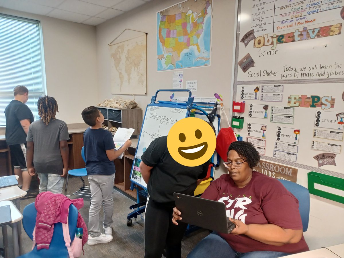 kimseiley's tweet photo. The students in Ms. Tate-Lewis' class are hard at work engaged in US Regions map activities! #JESchat #wallersocialstudies @demayesingteach @KinneyAsh https://t.co/rOHP0y37UF