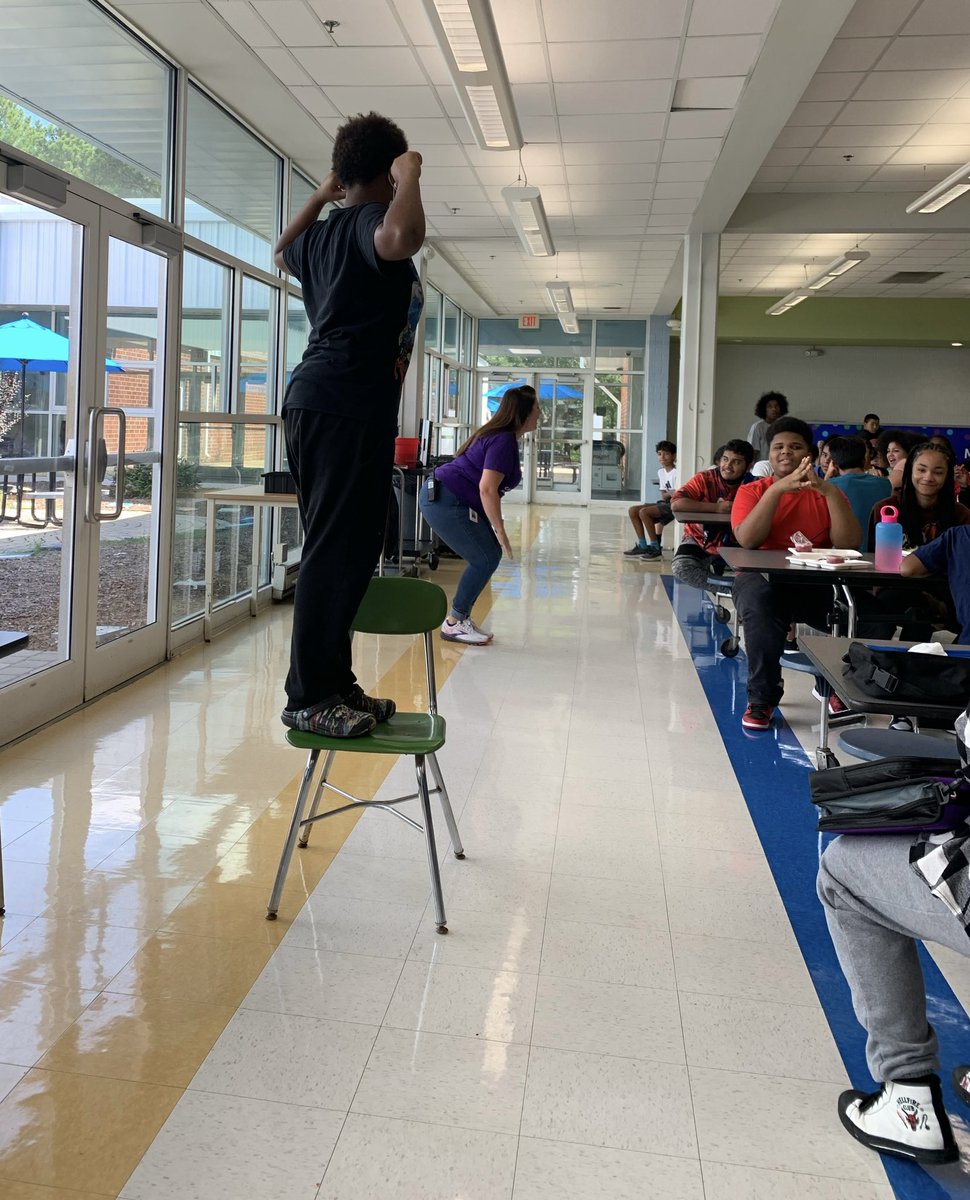 Laura Jones tweet media