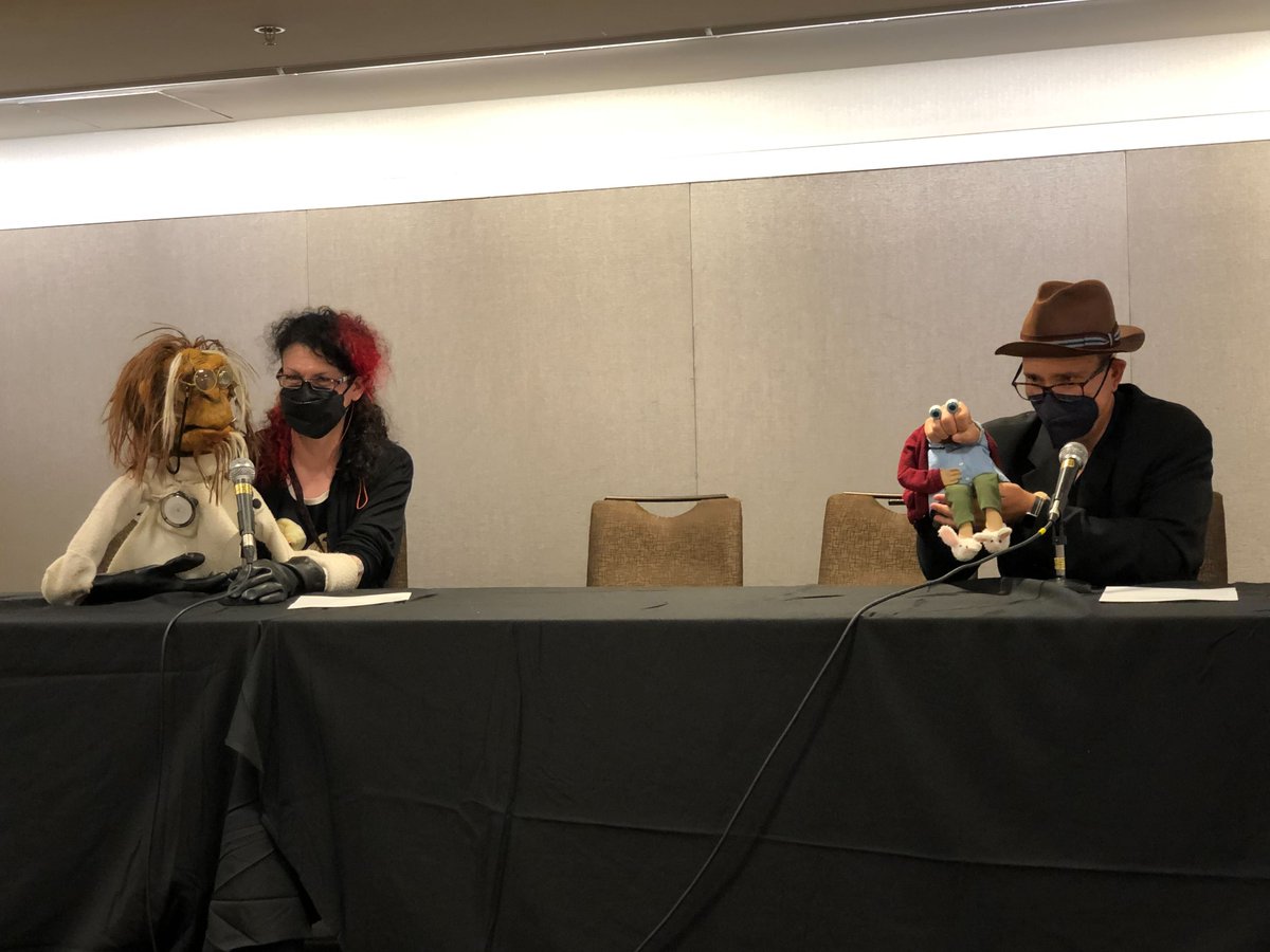 dconpuppetry's tweet photo. And no competition is complete without play-by-play &amp; color commentators! ( Ours are being held by @karlherlinger &amp; @creaturetheatre )

#DragonCon2022 #puppet #puppetry #Competition https://t.co/OI1kkmDBG5