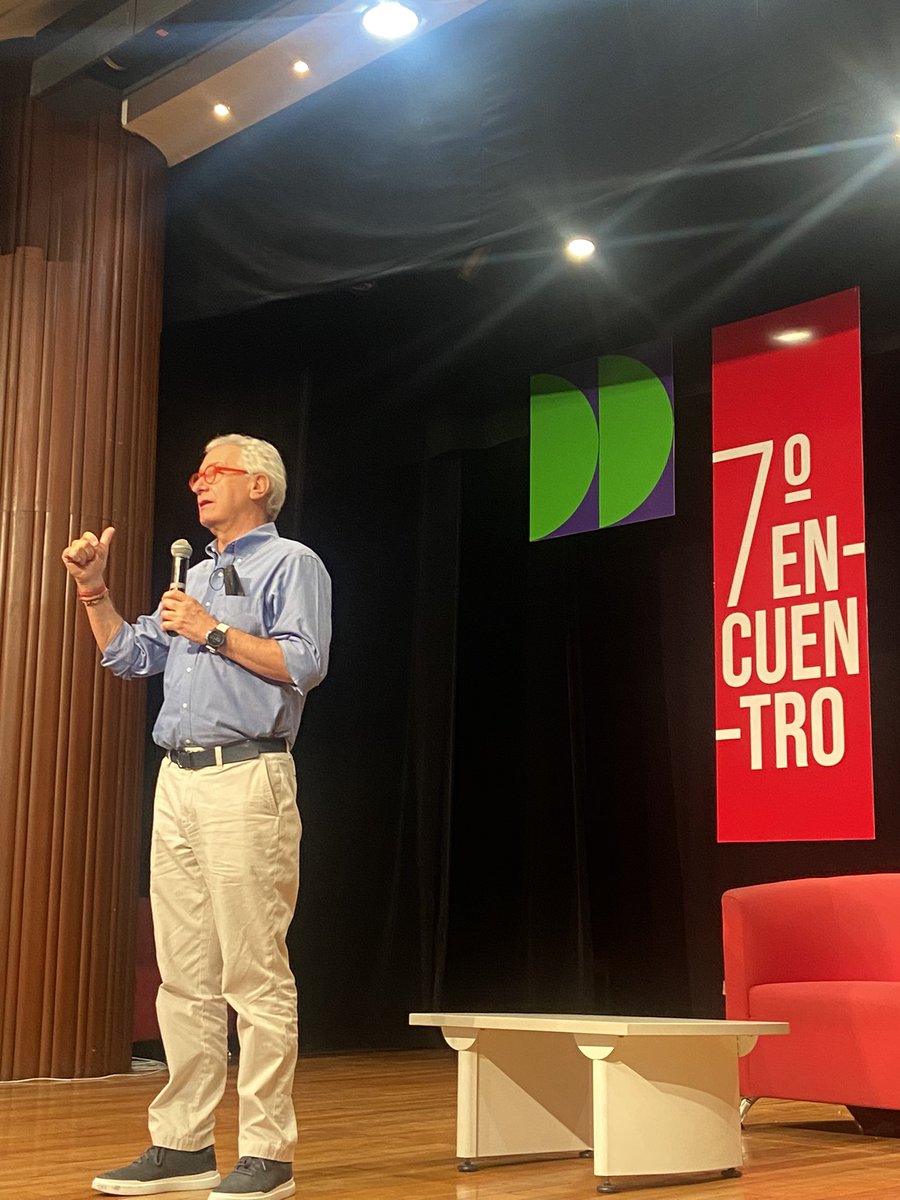 cynvallemeade's tweet photo. Está con nosotros @JavierSolorzano en #SanLuisPotosí @LaUASLP Encuentro de la Red de Radios Universitarias de México @rrumexico https://t.co/DXYzOamLCO