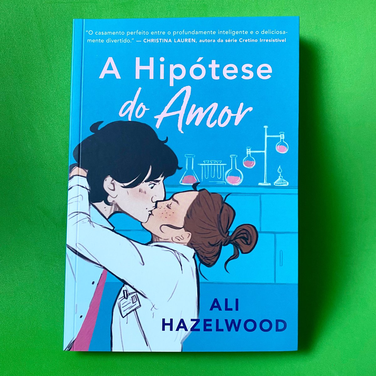 ClubeSkoob's tweet photo. #DebateSkoob 🗣 
O que você achou da leitura?
———————-
“A Hipótese do Amor” foi o livro que inspirou o tema do mês de julho no @ClubeSkoob: EXPERIÊNCIAS.

Se você já leu, deixa a sua resenha no Skoob pra gente ler, ok?😃 https://t.co/gdo6NPqw4w