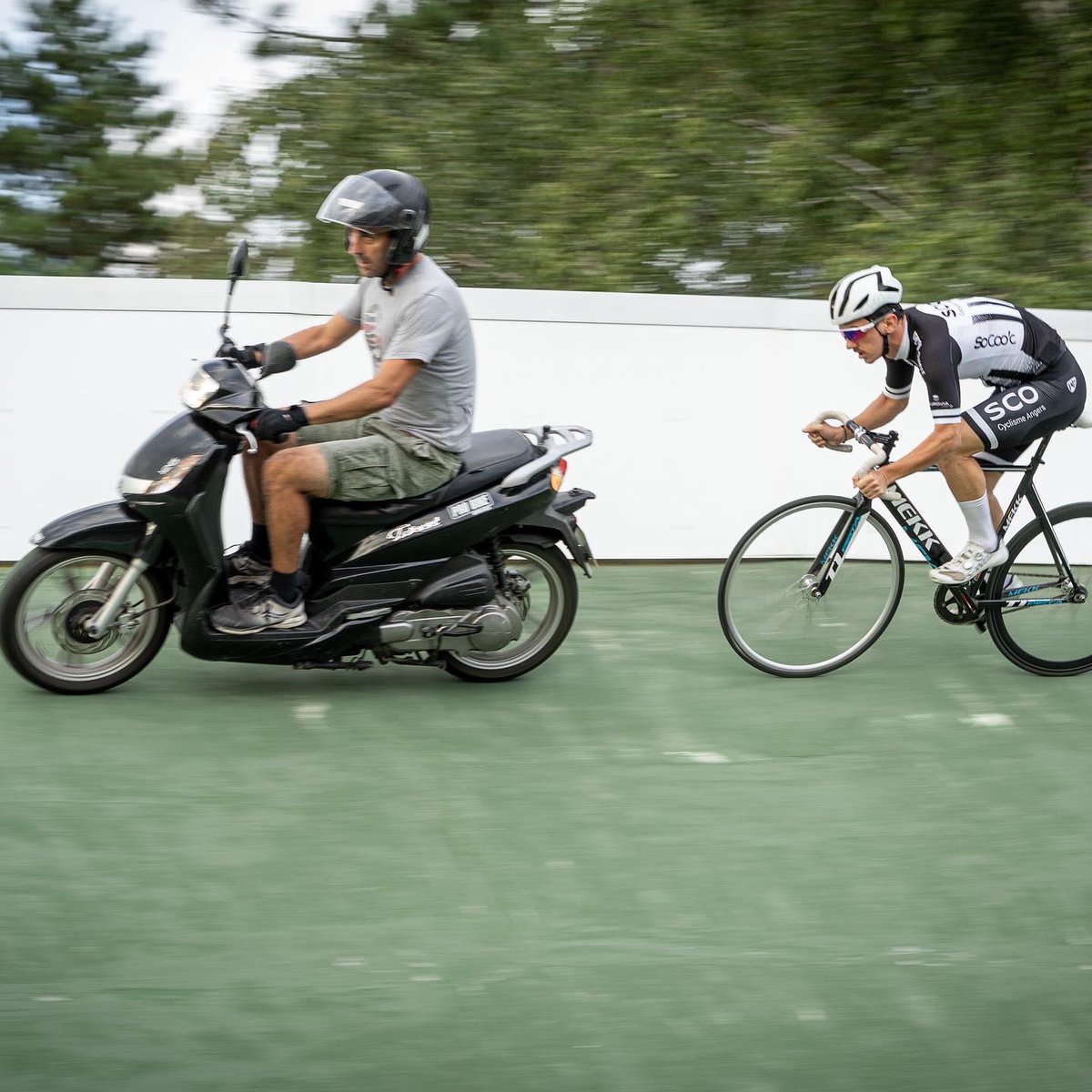 🔁 Le club a repris ses entraînements de piste les mercredis et jeudis sur le vélodrome Montesquieu, quel kiff ! 

📸 Gaëtan Vivien

#SportAngers | #LaDalleAngevine