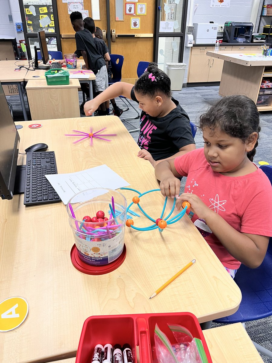 klein_staci's tweet photo. All grade levels did a different geometric type activity in STEAM this week! @western161 @Flossmoor161 https://t.co/22jTXeIUc0