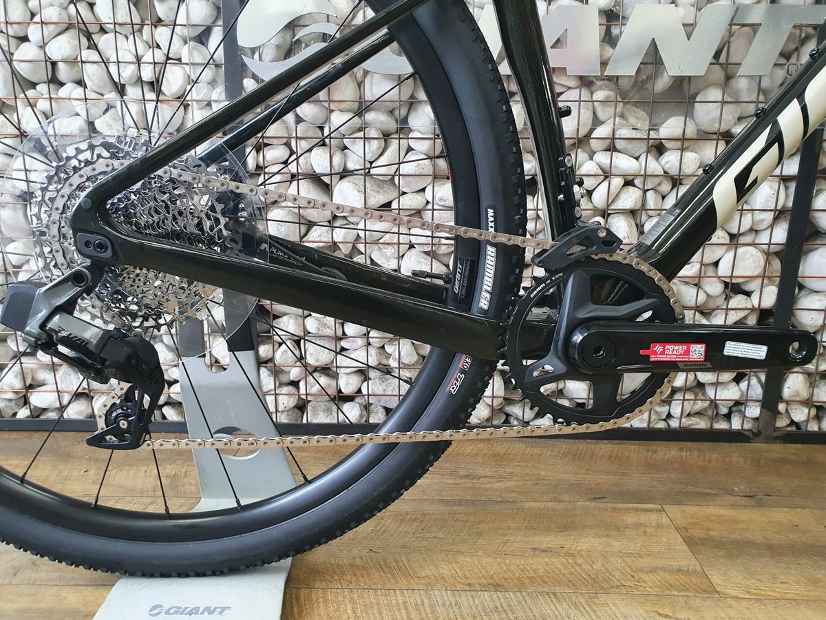 Giant York tweet media