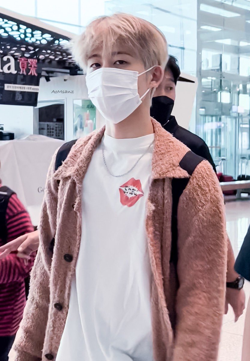 AoMsanz_22's tweet photo. 220826 ICN-MNL                                                     @shxx131bi131 #HANBIN #BI #비아이 #한빈 https://t.co/FpVaWmHmDx
