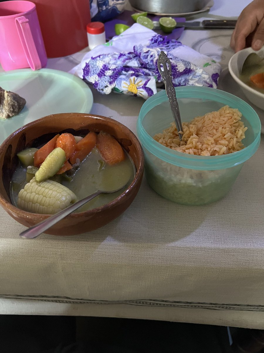MatamorosGuridi's tweet photo. El almuerzo by #GregoriaCordero. #Clemole #CaldodeOlla #MesdelaPatria 🇲🇽🫡 https://t.co/rai7uxnAxC
