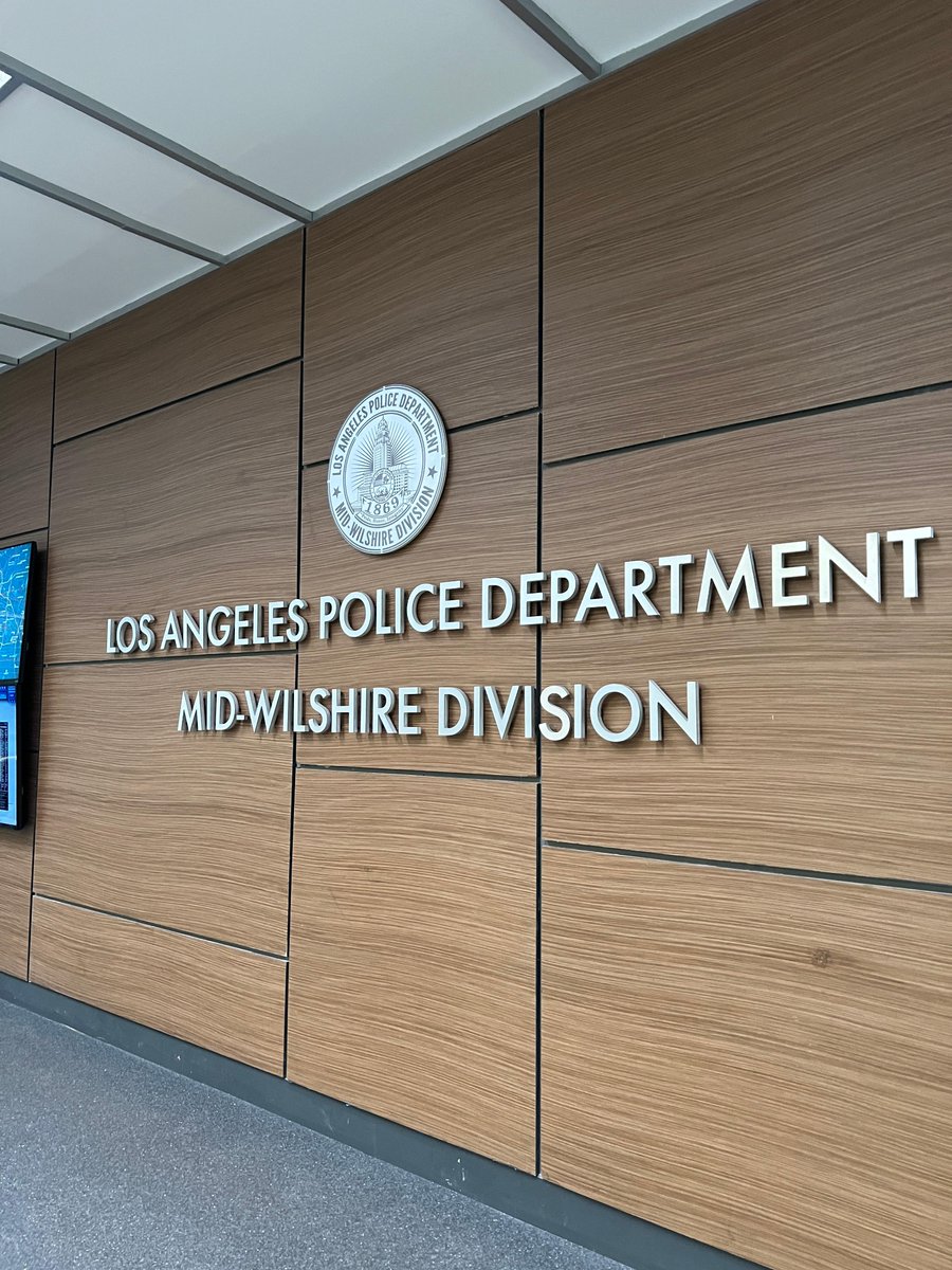 therookie's tweet photo. Who else is counting down the days until #TheRookie is back? 🙋 https://t.co/r6v5czQGbp