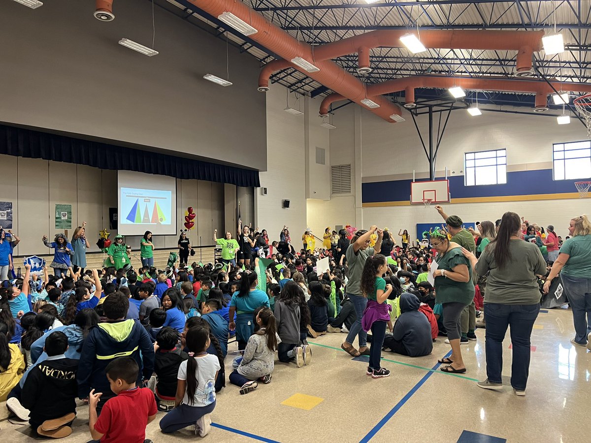 loridrapp's tweet photo. I am an honorary member of House Altruismo! @LakelandES More great pics from pep rally this morning! https://t.co/WVFzDUPogI