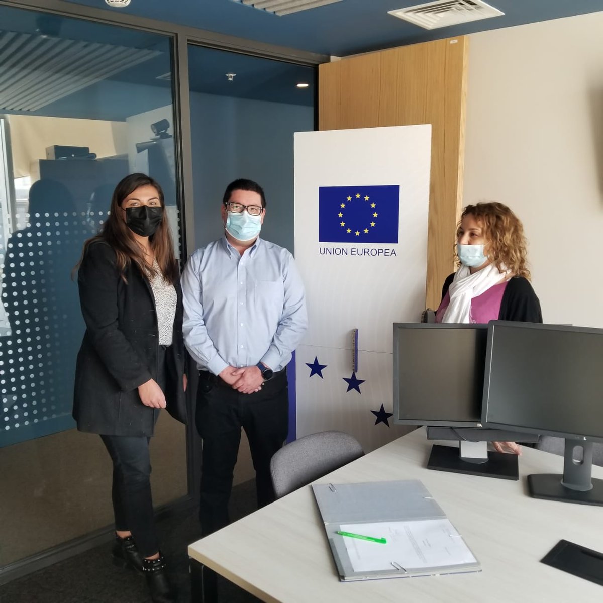UEenChile's tweet photo. Hoy se realizó entrega de una donación de equipos computacionales y de oficina de la #UE en 🇨🇱 a @PorTodas_Chile, quienes implementan el Proyecto #ConectadasPorTodas que busca fomentar el liderazgo de las mujeres y su rol como agentes de cambio social en sus territorios. https://t.co/JeMUNtZ0xF