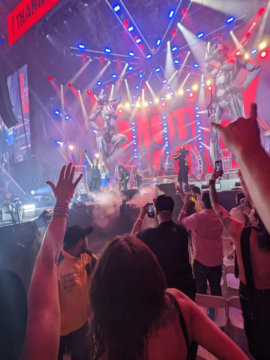 the__jlh's tweet photo. Guess what I did last weekend with @joey_finance and @MrTommyLand @NikkiSixx @thevinceneil @mrmickmars @MotleyCrue #motleycrue #Thestadiumtour #losangeles https://t.co/5qyryaZU7Q