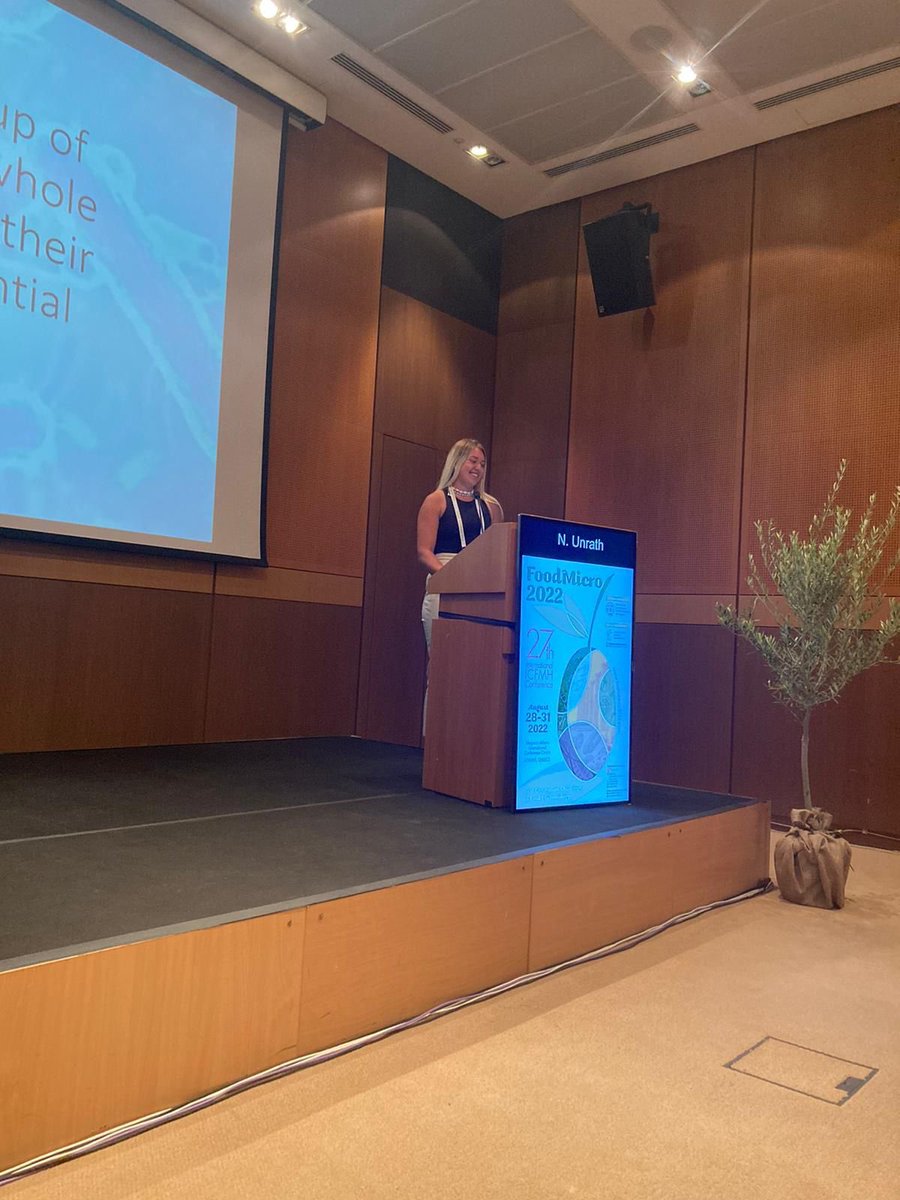 CfsUcd's tweet photo. @NataliaUnrath presenting the genomics of one of her favourite food-borne pathogens 🧫 #Listeria at @FoodMicro2022 #foodmicro https://t.co/O4QJLq4qJl