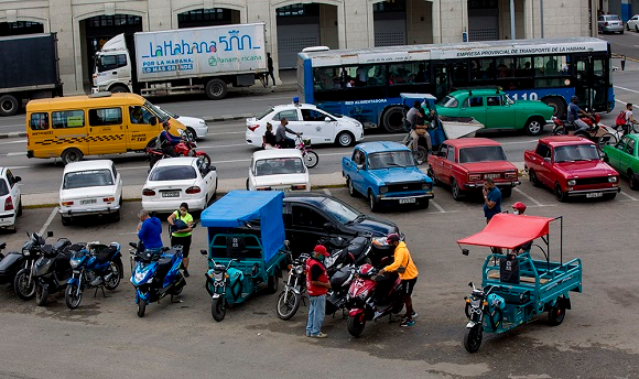 OnatdeCuba's tweet photo. 🛑Estimado contribuyente, ya estamos en septiembre, el día 30 vence el periodo de pago del impuesto sobre el transporte terrestre o la chapa como se conoce. Si usted es propietario o posee un vehículo automotor o de tracción animal, tiene la obligación de pagar este impuesto🚜🚗 https://t.co/F59EEyeSQa