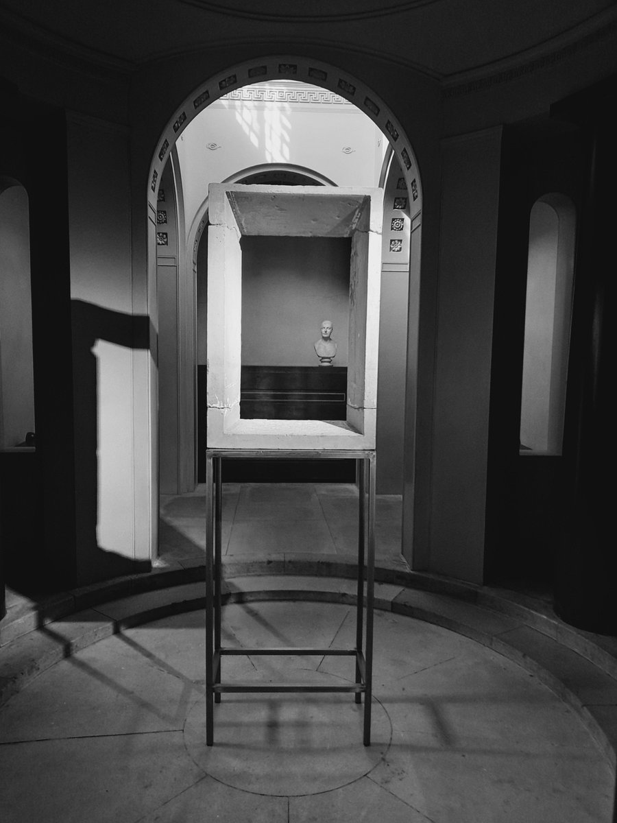 mog21's tweet photo. Great to catch a final look at the wonderful #Reframed The #Woman in the #Window @DulwichGallery brilliantly curated by @JenniferSliwka it finishes on Sunday so rush to see it! 😉 #womaninthewindow #jeffwall #botticelli #Rembrandt #arthistory #exhibition #renaissance #modernart https://t.co/nhD4gl36ok