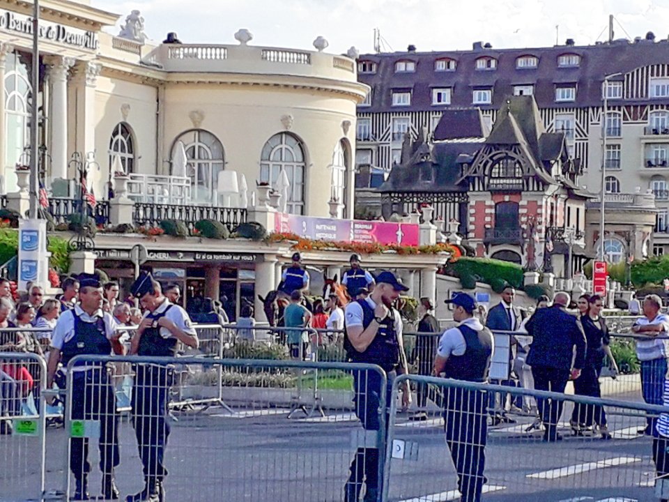 Les agents de sécurité privée, la <a href="/PoliceNat14/">Police nationale 14</a> et municipale, les militaires de l’opération Sentinelle et le <a href="/sdis14/">SDIS 14</a> sont mobilisés pour assurer la #sécurité de l’événement qui se déroule du 2 au 11 septembre 2022.
