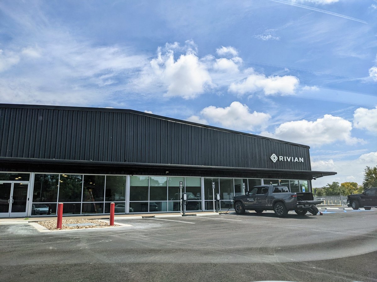 Really exciting to see this <a href="/Rivian/">Rivian</a> #EV delivery and service center opening up in central #Austin's Highland neighborhood.

And extra cool seeing this #Rivian #R1T charging