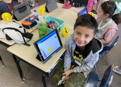 Central_ElemSc's tweet photo. Our first grade students in Ms. Lobo's class are learning how to tell time! @DuncanvilleISD https://t.co/sORaVEfuTA