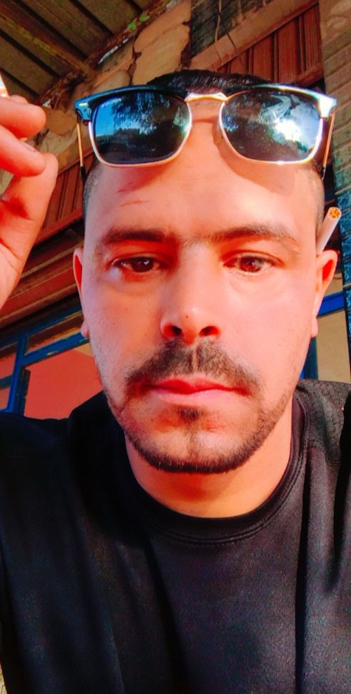 ممكن نتعرف ! lens.snapchat.com/63a7827a74aa47…