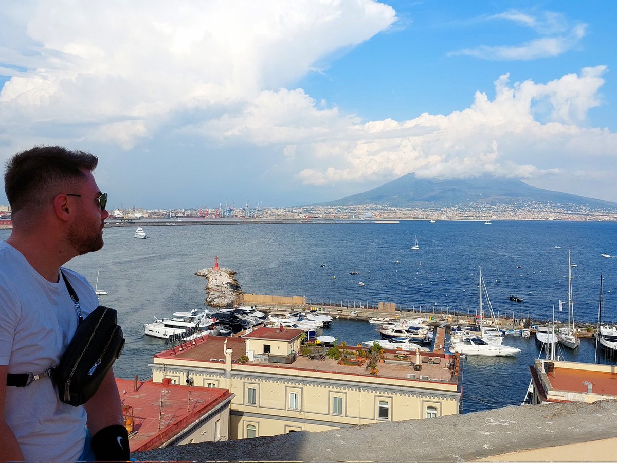 braciulone's tweet photo. A presto terra mia! 💙😥
・
・
・
・
・
📷 @samsung Galaxy A52s
・
#napoli #naples #naplesitaly #napoliterramia #napolimia #napolidavivere #naplesinsider #explorer_naples #visitnaples #igersnapoli #ignapoli #igitalia #igersitalia #napoli_cartoline #scattonapoli https://t.co/dlUyzR7gs5