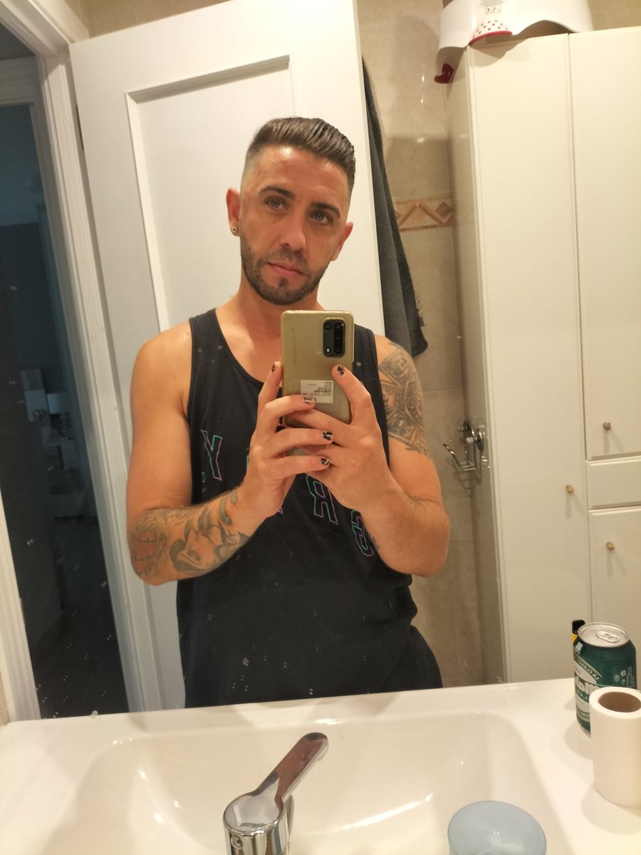 SGrapas's tweet image. Omar , mi peluquero, siempre me deja de 10 , aunque este mal que yo lo diga. 🤣🤣