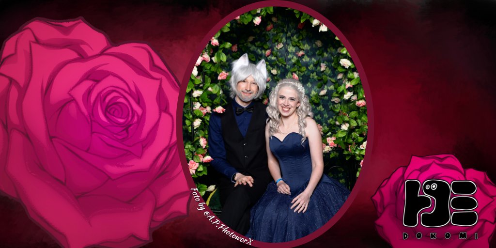 Vorbildlich für den #Dokomiball ist dieses Paar ganz adrett gekleidet. Die farbliche Kombination erinnert an einen nächtlichen Sternenhimmel, wozu vor allem der aufwändig, mit Glitzersteinen besetzte Rock, traumhaft gut passt. 
#Dokomi #Rosenbogen