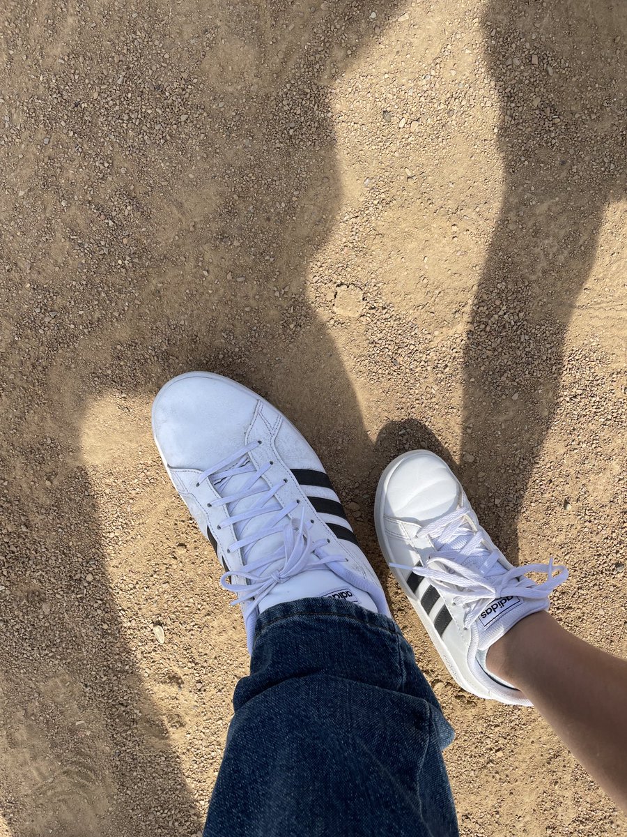 chadlueck's tweet photo. Matching kicks!! Matching sizes…not so much… #HiLiners https://t.co/PtSwdSoMnJ