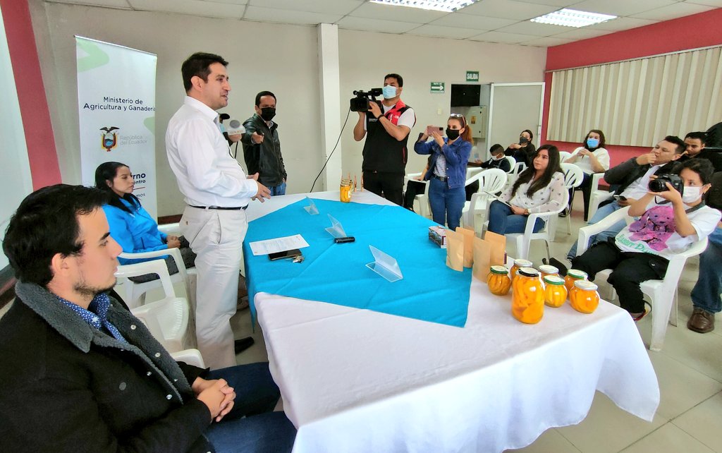 Buenas noticias para el agro.
Productos derivados de mango, maní, haba, y café tostado y molido, recibieron el Sello de Agricultura Familiar y Campesina (AFC), por parte del #MAG como un distintivo del origen social del producto, para mejorar su comercialización.
#JuntosPorElAgro